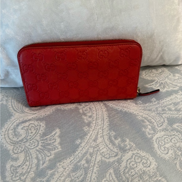 Gucci Red Embossed Leather Wallet - Picture 8 of 8
